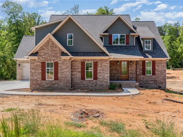 1104 Haniel Dr, Summerfield, NC 27358