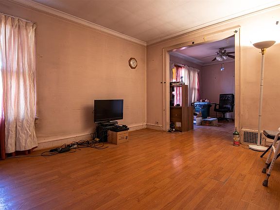 4th image of 1030 S Lyman Ave