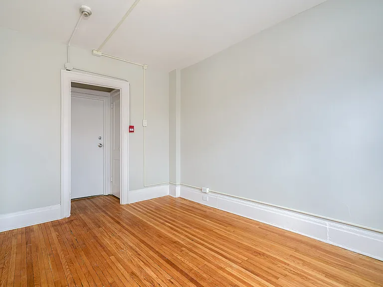 2099 Yonge St #3 — Photo 7