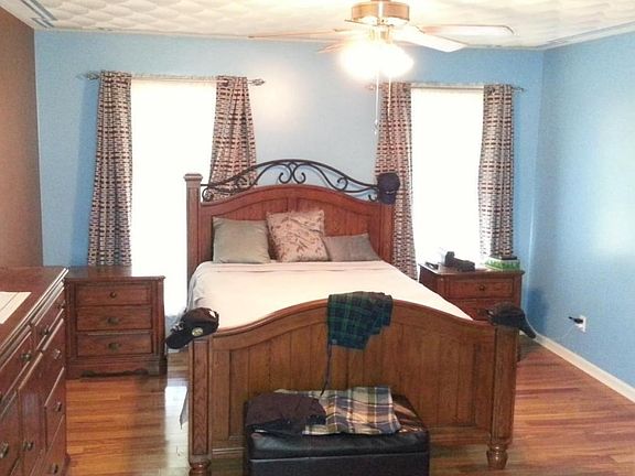 Master Bedroom w/ Full Bath and Walk-In