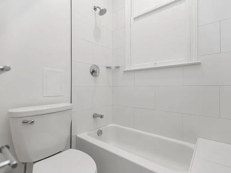 1560 Sacramento St — Photo 33