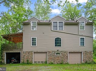 198 Valley Ln, Hummelstown, PA 17036