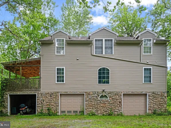 198 Valley Ln, Hummelstown, PA 17036