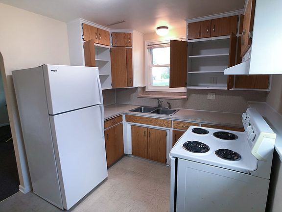 4th image of 922 Spencer St S APT 3