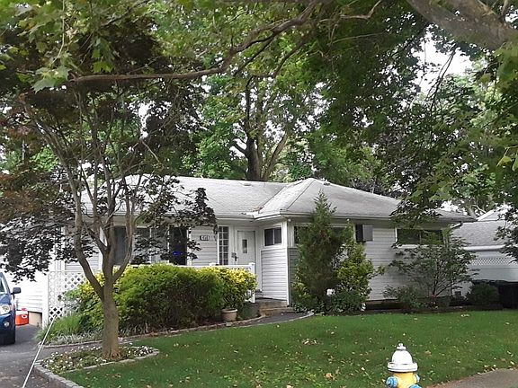 2nd image of 450 Poplar Ln