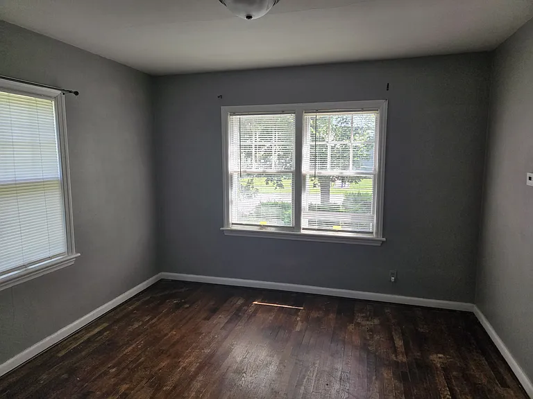 2047 Beverly Pl — Photo 5