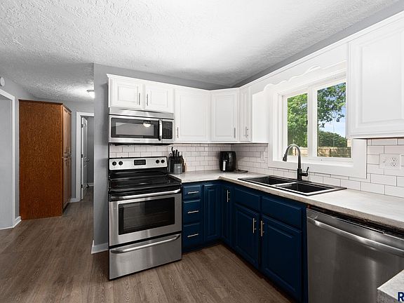 5th image of 721 S Elm St