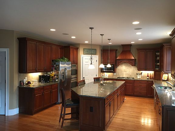 Chef's Kitchen w/11ft+ island