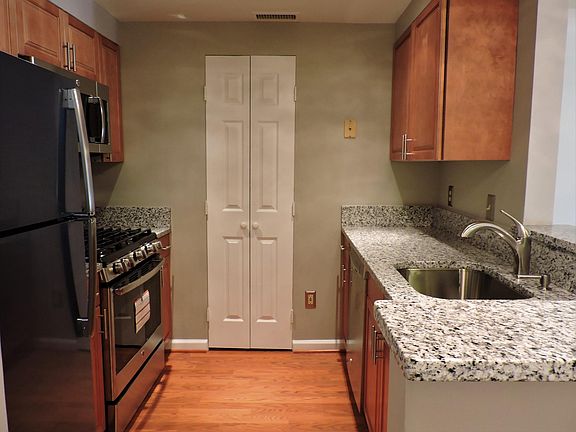 4th image of 4808 Moorland Ln APT 305