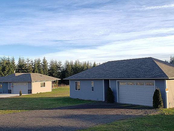 Cottage (r) & Main house (l)