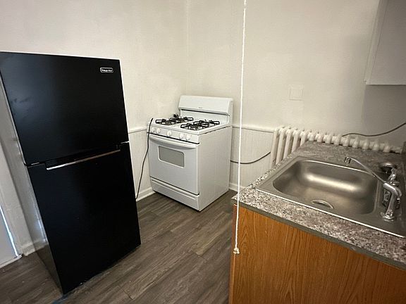 2nd image of 597 Thomas Ave APT 3