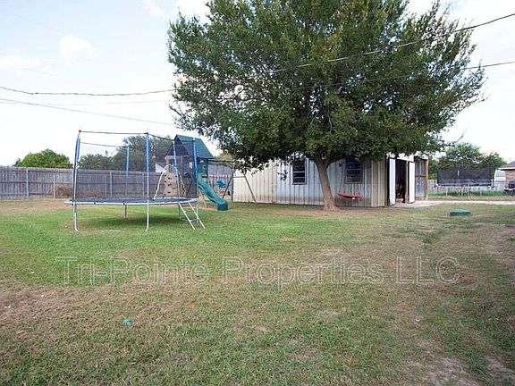 4th image of 396 Fernwood Dr