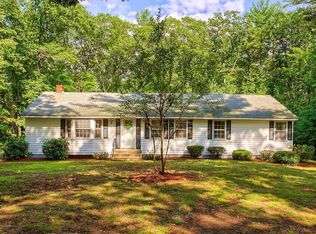 370 W Townsend Rd, Lunenburg, MA 01462