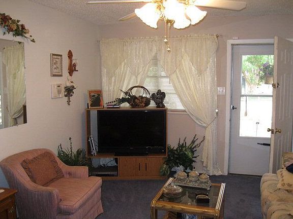 2nd image of 7418 Globe Ave