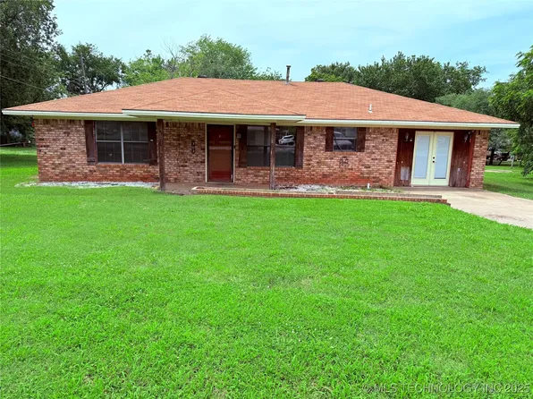 303 N 6th St, Calera, OK 74730
