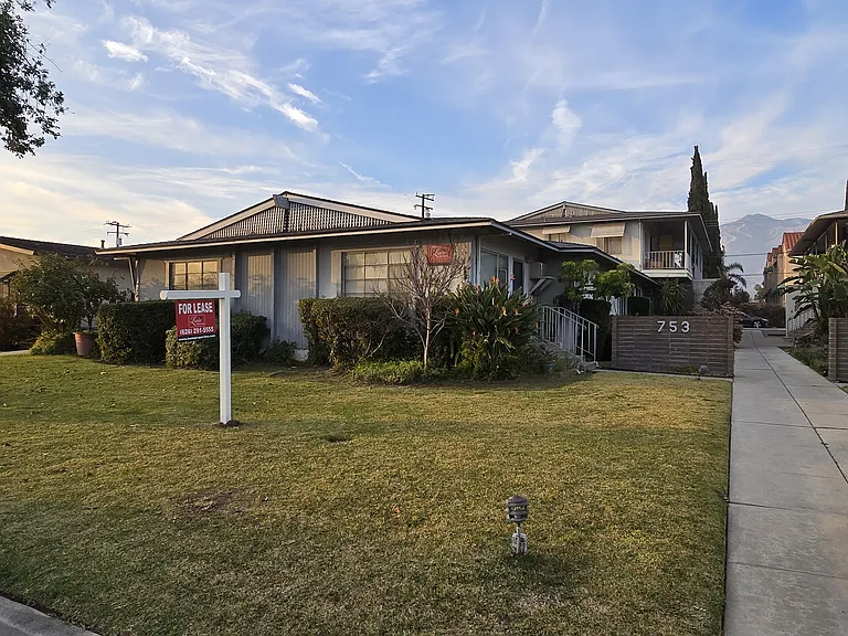 753 Southview Rd #E — Photo 1