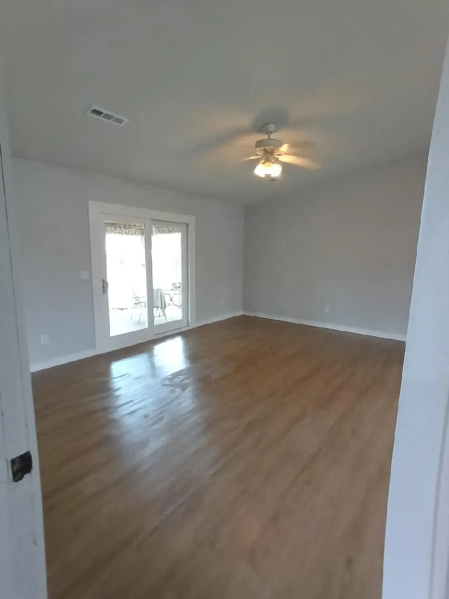 Building Photo - 203 Pine Hills Dr