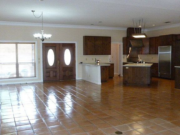 2nd image of 1697 Hoffmann Ln
