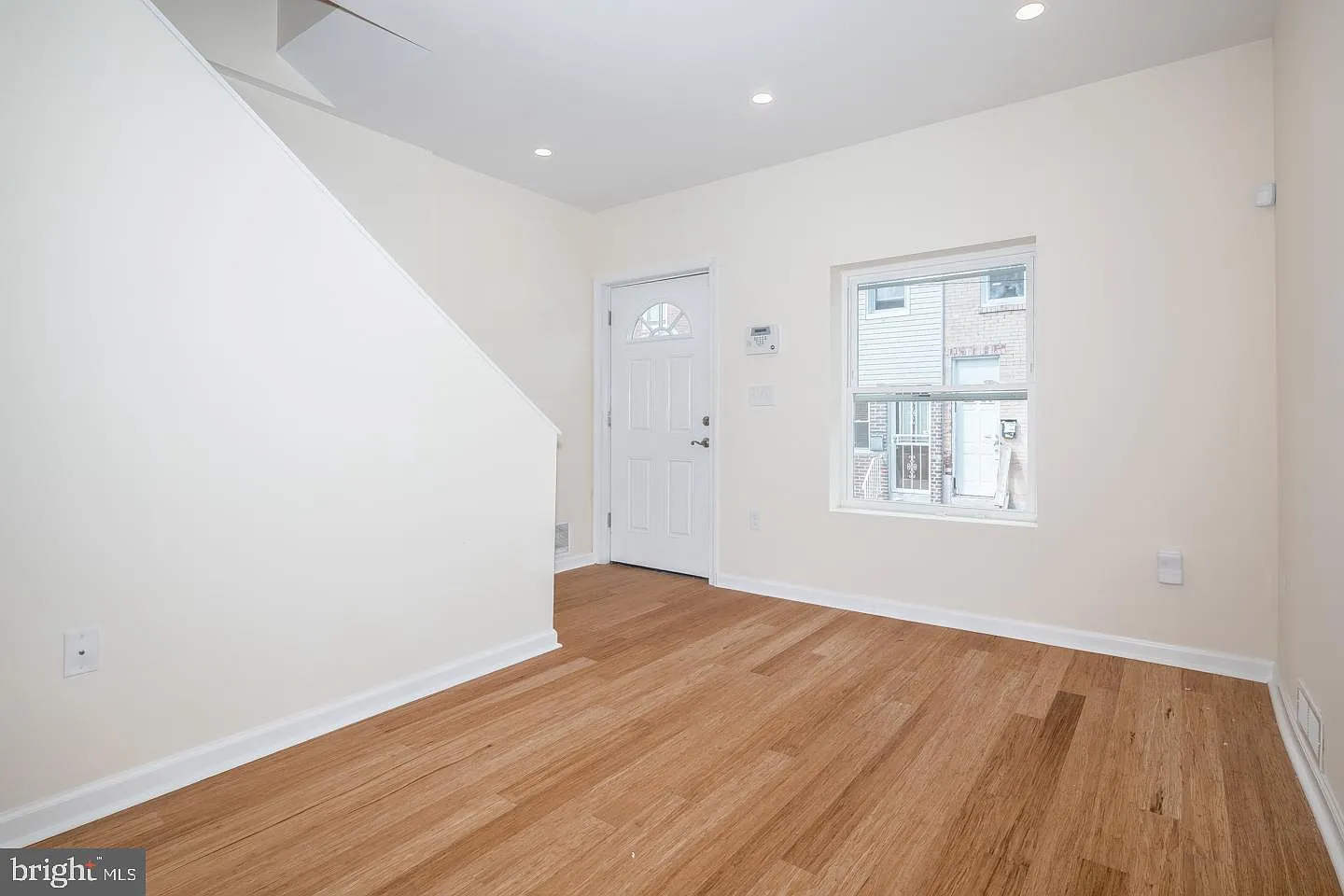 2 bed, 1.0 bath, 810 sqft, $1,645 — Photo 3