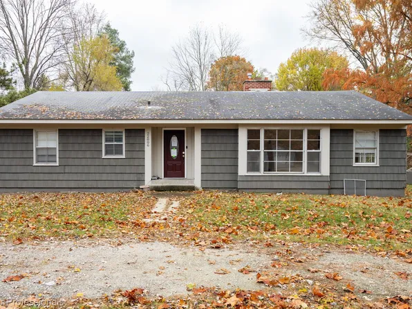 22806 Carleton Ave, Southfield, MI 48033