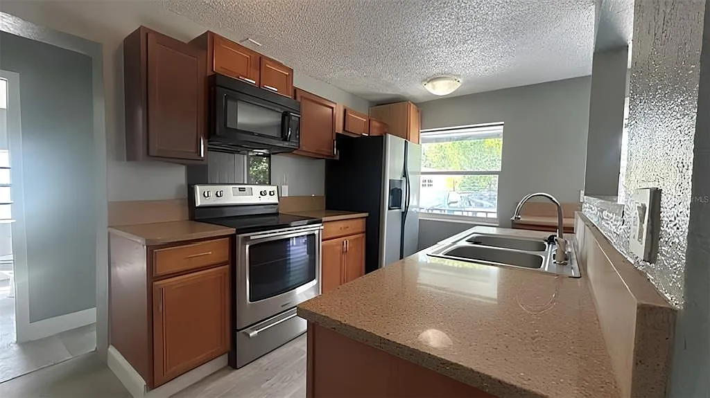 4 bed, 2.0 bath, 1130 sqft, $1,890 — Photo 2