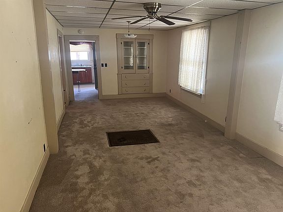 4th image of 301 E 4th St