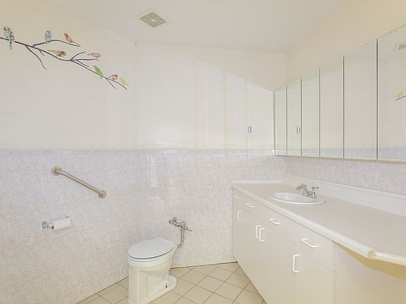 4th image of 8701 Shore Road #Suite 1