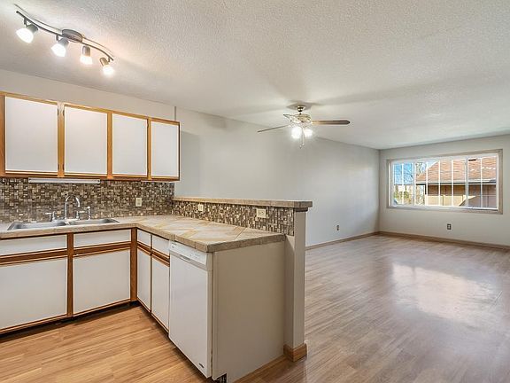 2nd image of 845 Headley Ct