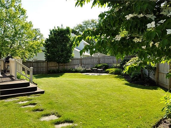 3rd image of 428 Blueberry Ln