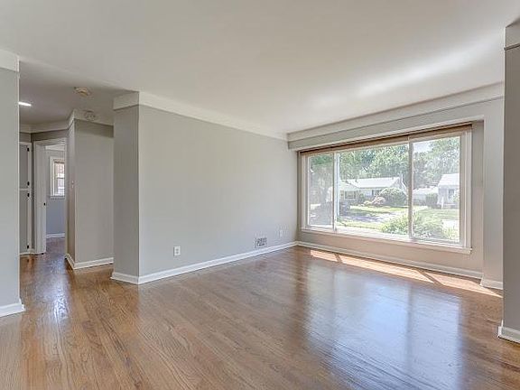4th image of 9890 Doris St