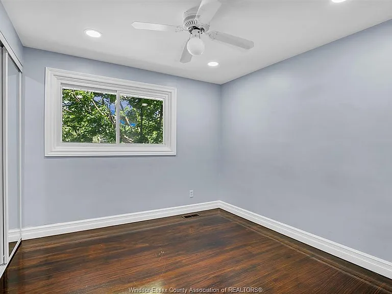 3964 Whitney Ave — Photo 19