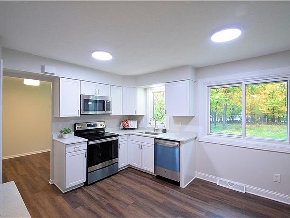2nd image of 7627 Cecelia Dr