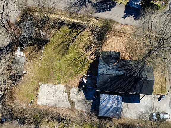 3rd image of 238 Dallas St