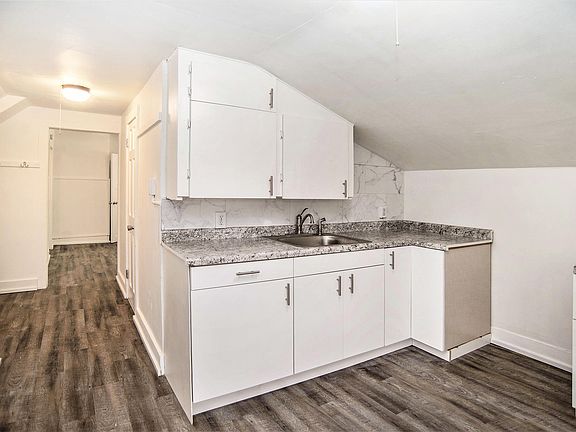 5th image of 576 Houston Ave #1-2