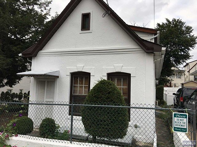 2nd image of 83 Pacific Ave