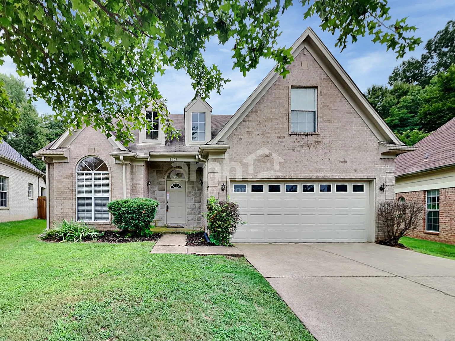 3 bed, 2.5 bath, 1607 sqft, $1,925 — Photo 1