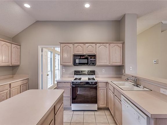 2nd image of 3302 Calais Cir