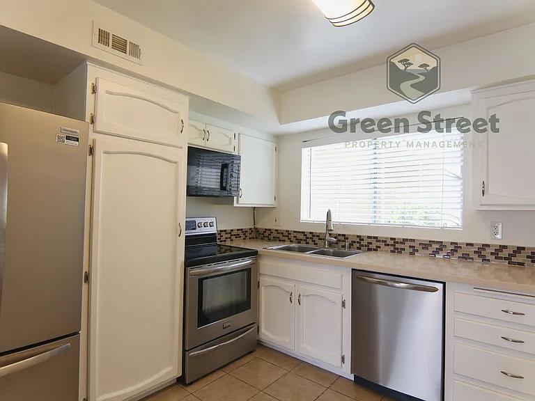 6812 Hyde Park Dr — Photo 6