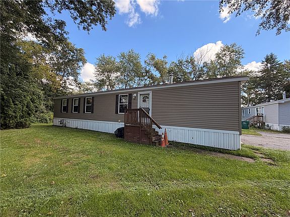 2nd image of 7 Crystal Ln