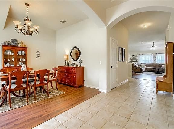 5th image of 605 Abbeyglen Castle Dr