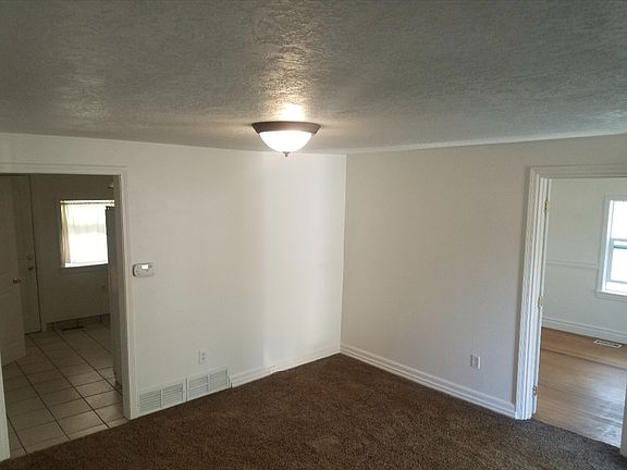 2nd image of 303 S Chestnut St