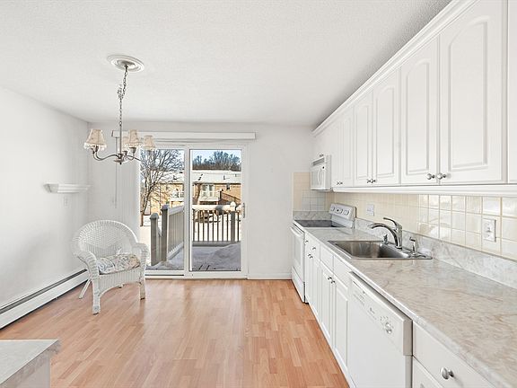 3rd image of 20 Washington Park Dr #4