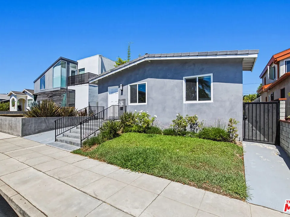 869 Warren Ave