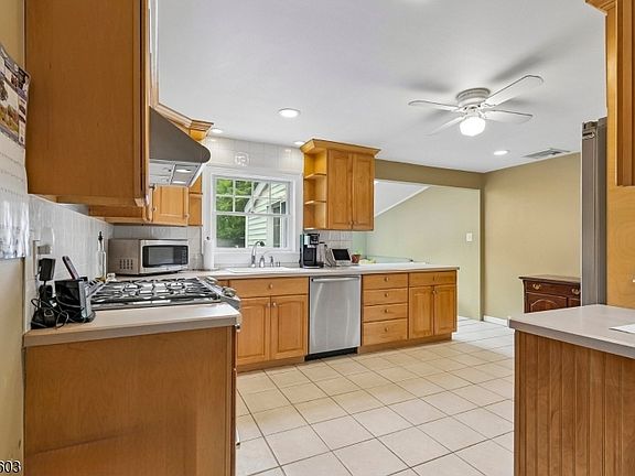 3rd image of 123 Hillside Ave