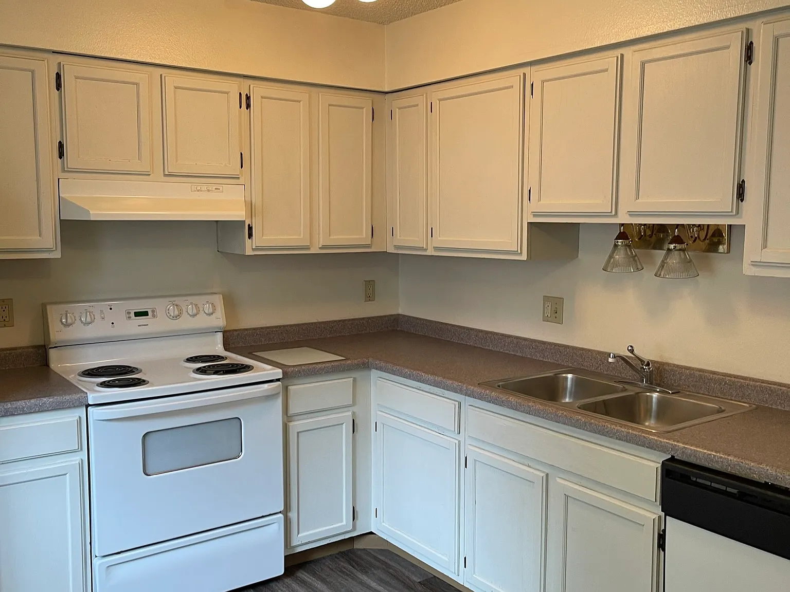 2 bed, $1,283 — Photo 2