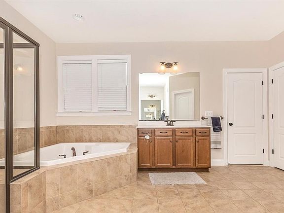 3rd image of 1418 Village Green Way