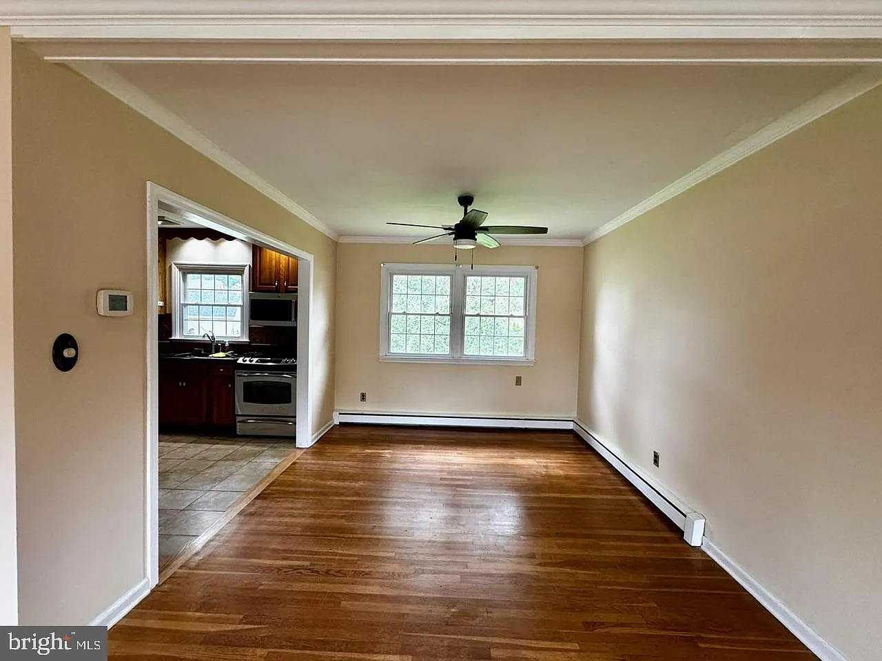 4 bed, 1.5 bath, 2465 sqft, $2,375 — Photo 3
