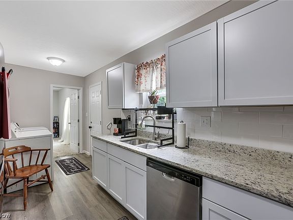5th image of 121 Mill St E