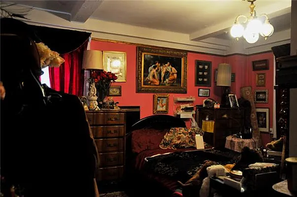 Sold by R New York | media 9