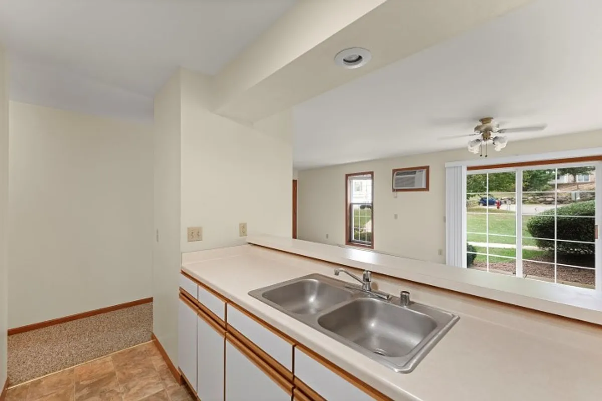 Building Photo - 812 Blue Mounds St